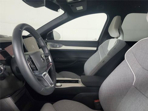 Certified 2025 Volvo EX90 Ultra AWD/4WD image 21