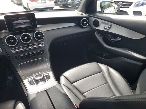 Used 2019 Mercedes-Benz GLC 300 w/ Premium Package image 16