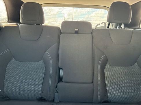 Used 2019 Jeep Cherokee Latitude w/ Popular Appearance Group image 32