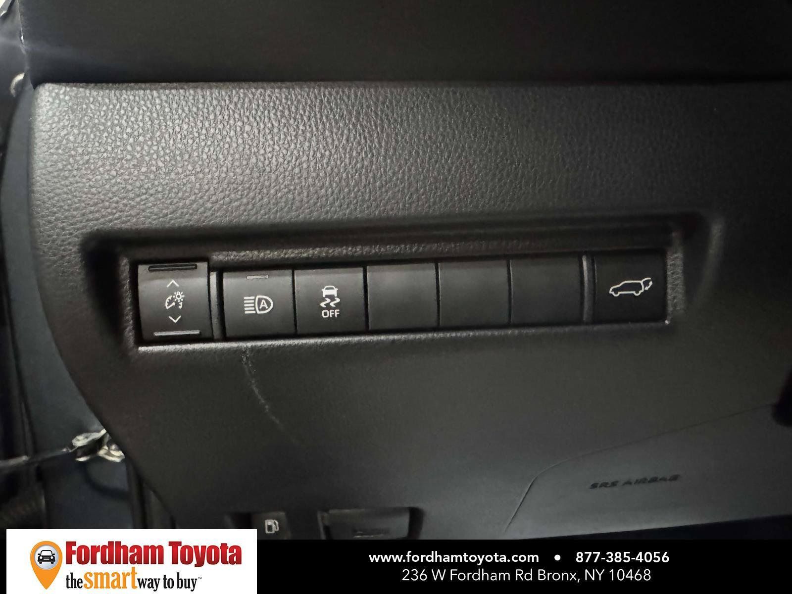 Used 2023 Toyota Venza XLE AWD/4WD image 20