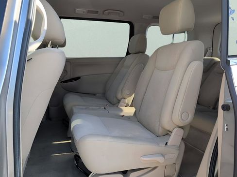 Used 2011 Nissan Quest S image 28
