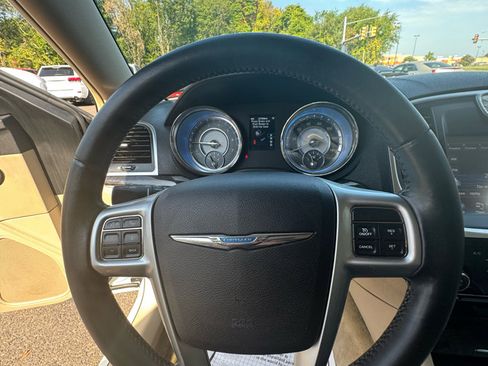 Used 2013 Chrysler 300 image 13