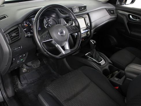 Used 2018 Nissan Rogue SV image 18