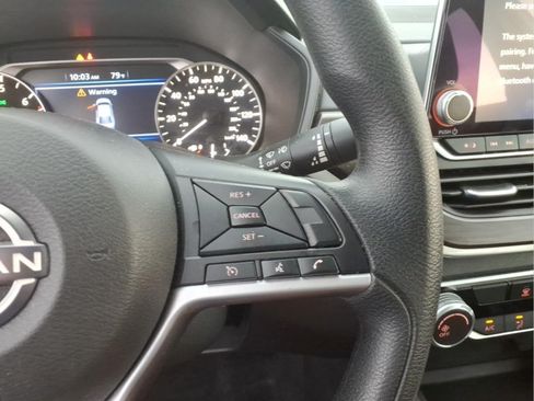 Used 2025 Nissan Altima 2.5 SV FWD image 16