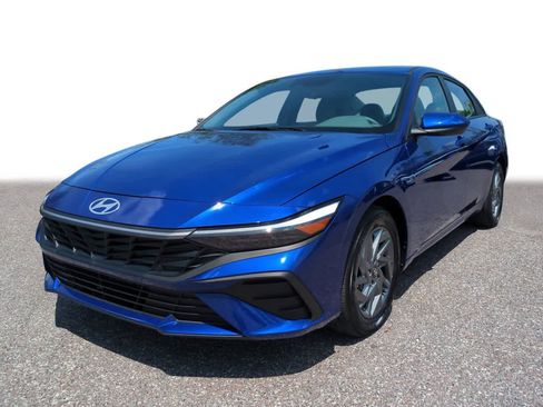 Used 2026 Hyundai Elantra Hybrid FWD image 1