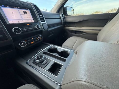 Used 2019 Ford Expedition XLT image 10