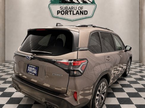 Used 2025 Subaru Forester Touring w/ Popular Package - Touring AWD/4WD image 4