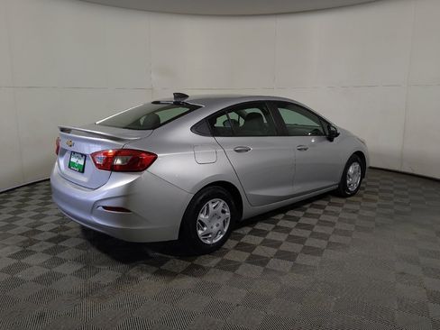 Used 2018 Chevrolet Cruze LS image 10