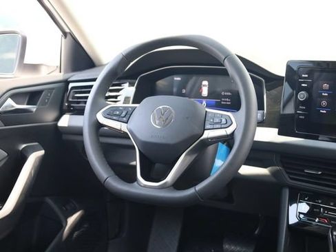 New 2026 Volkswagen Jetta SE FWD image 21