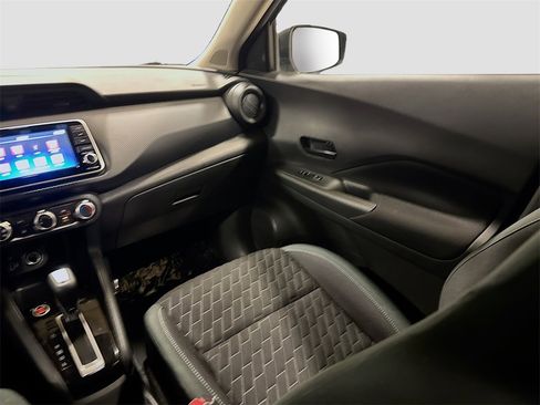 Used 2021 Nissan Kicks S image 27