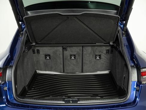 Certified 2023 Porsche Macan AWD/4WD image 30