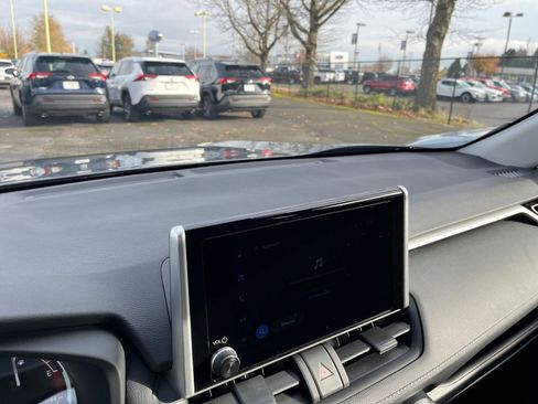 Used 2025 Toyota RAV4 XLE image 18
