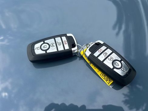Used 2025 Ford Escape ST-Line Select AWD/4WD image 31