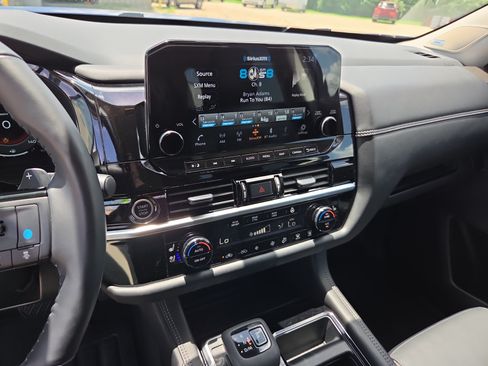 Used 2024 Nissan Pathfinder Platinum w/ Cargo Package FWD image 20