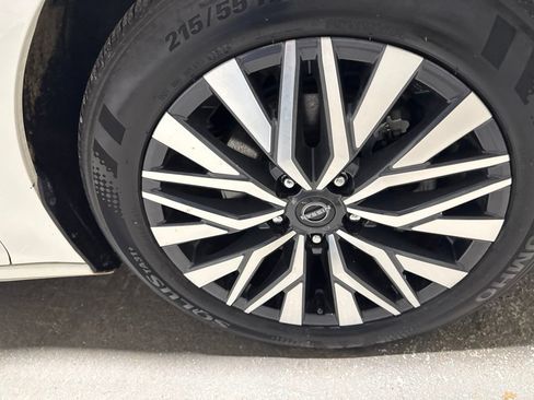 Used 2025 Nissan Altima 2.5 SV FWD image 40