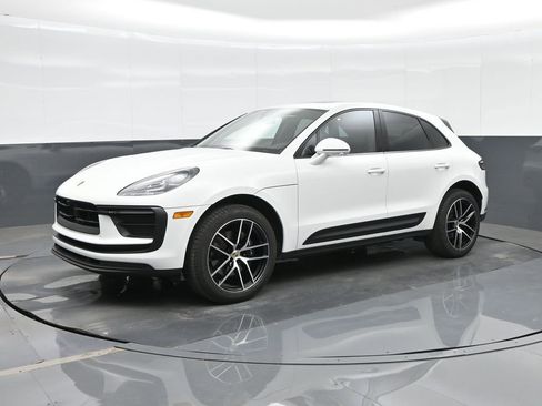 Certified 2023 Porsche Macan AWD/4WD image 1