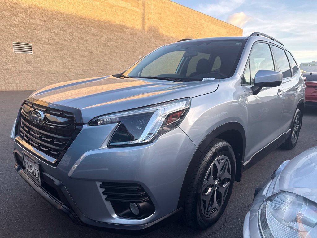 Used 2023 Subaru Forester Premium AWD/4WD image 1