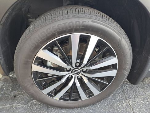 Used 2025 Nissan Pathfinder Platinum w/ Black Appearance Package FWD image 26