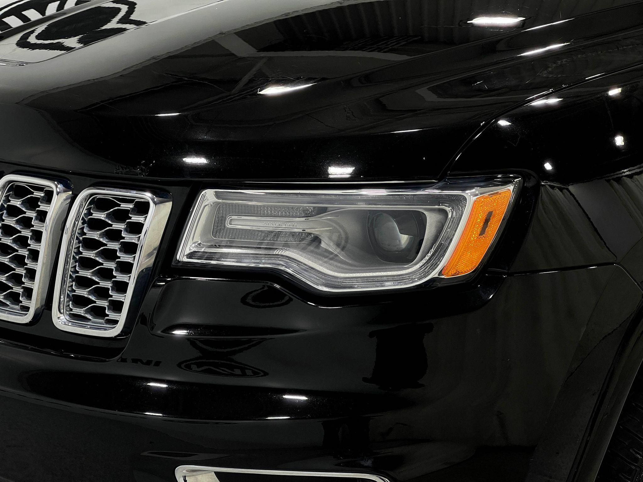 Used 2017 Jeep Grand Cherokee Overland w/ Jeep Active Safety Group AWD/4WD image 33