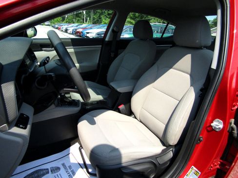 Used 2019 Hyundai Elantra SE image 17