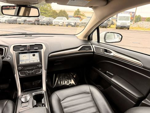 Used 2018 Ford Fusion SE w/ Equipment Group 602A FWD image 24