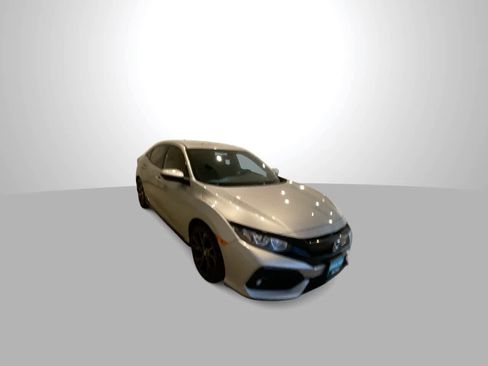 Used 2017 Honda Civic Sport image 2