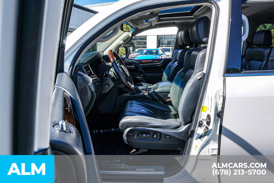 Used 2019 Lexus LX 570 4WD w/ Luxury Package image 18
