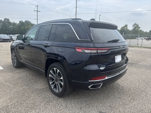 Used 2022 Jeep Grand Cherokee Overland AWD/4WD image 3