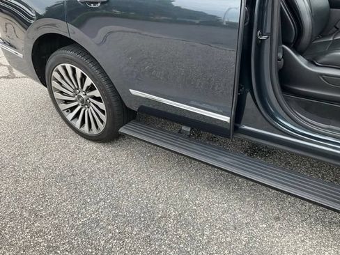 Used 2021 Lincoln Navigator Reserve w/ Luxury Package AWD/4WD image 28