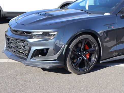 Used 2021 Chevrolet Camaro LT w/ Technology Package image 6