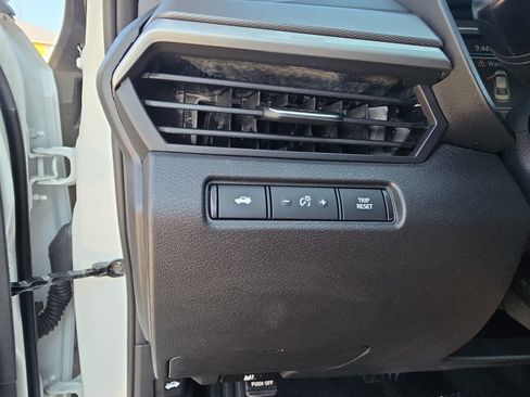 Used 2024 Nissan Altima 2.5 SR FWD image 22