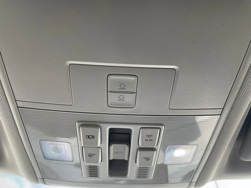 Used 2022 Volkswagen Taos SE FWD image 14