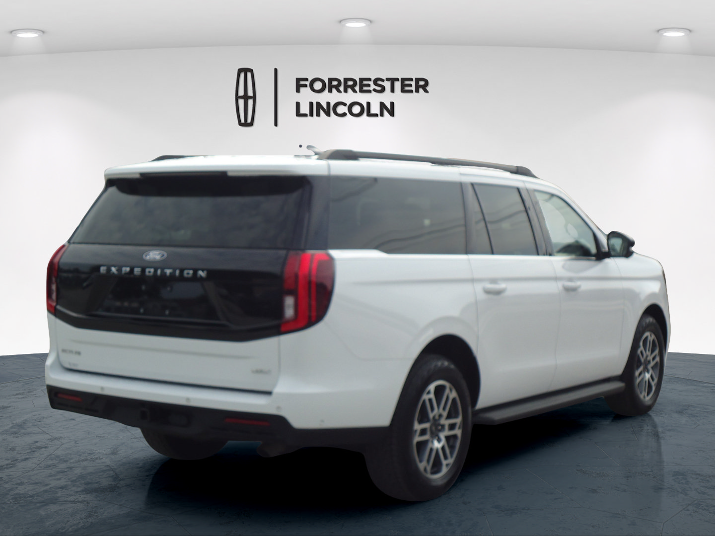 Used 2025 Ford Expedition Max Active AWD/4WD image 3