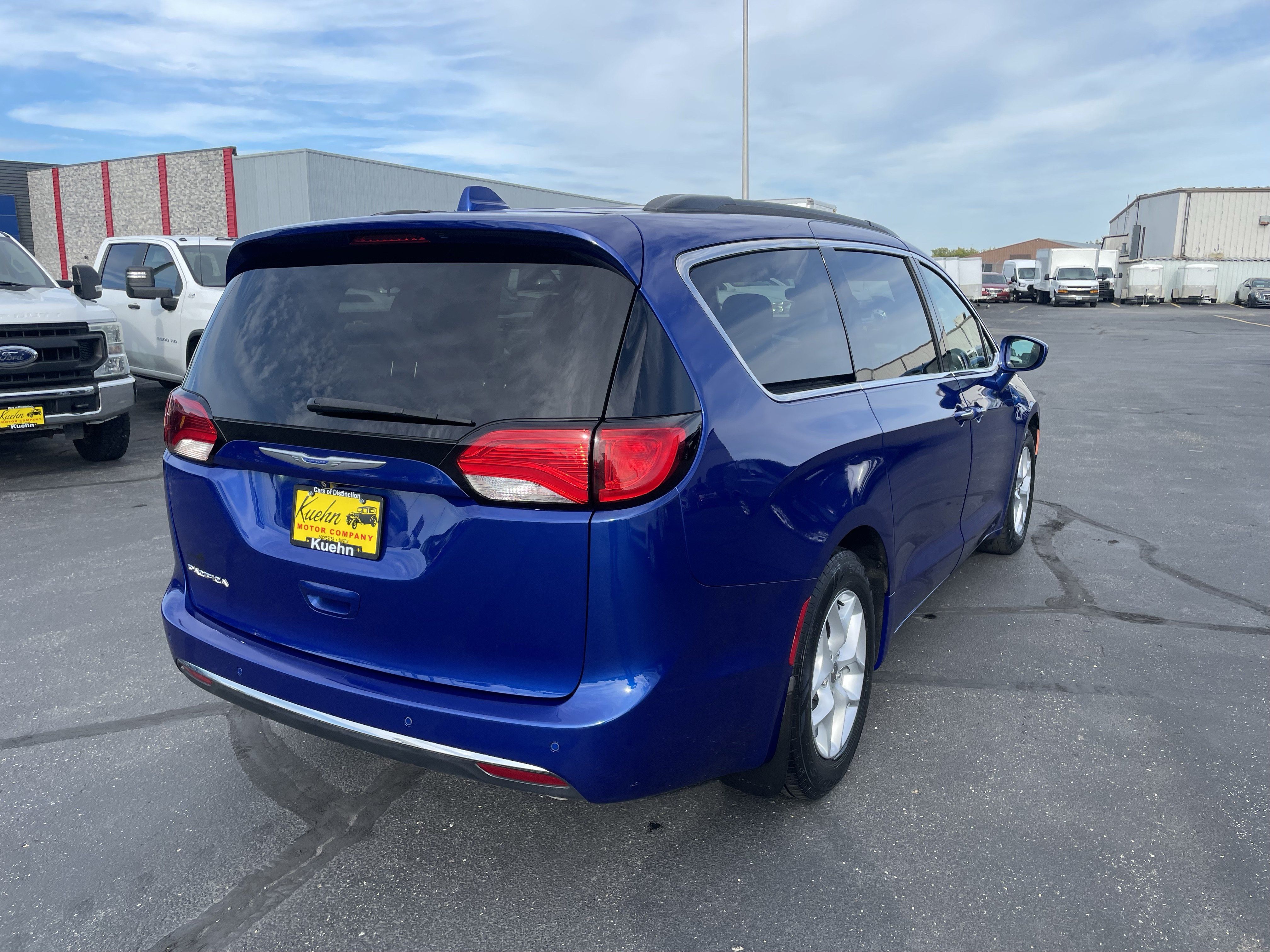 Used 2018 Chrysler Pacifica Touring Plus w/ Tire & Wheel Group FWD image 6