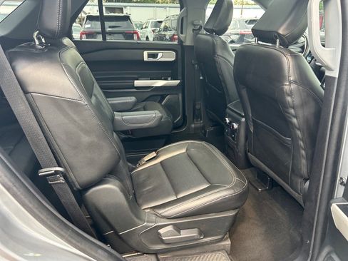 Used 2022 Ford Explorer Limited w/ Equipment Group 301A image 21