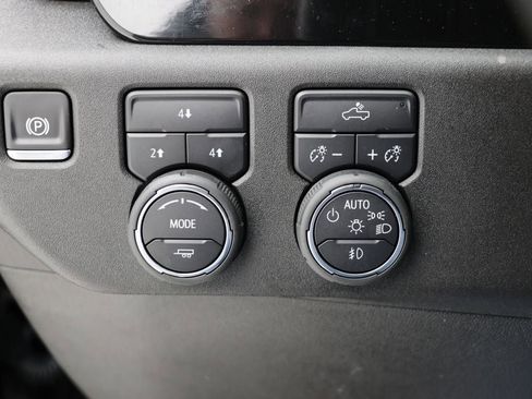 Used 2025 Chevrolet Silverado 2500 LT w/ Convenience Package image 21