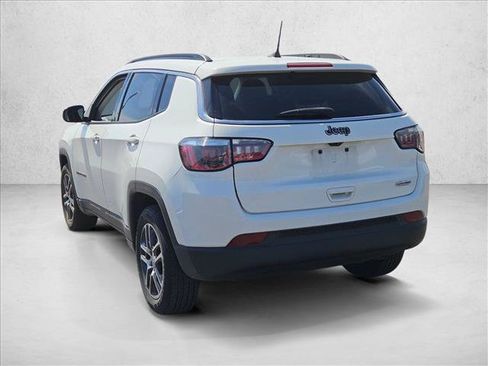 Used 2018 Jeep Compass Latitude w/ Popular Equipment Group FWD image 7