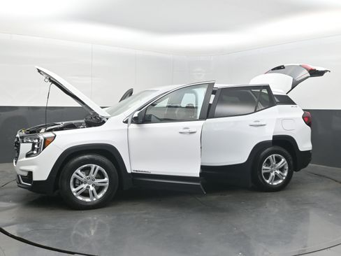 Used 2024 GMC Terrain SLE FWD image 42