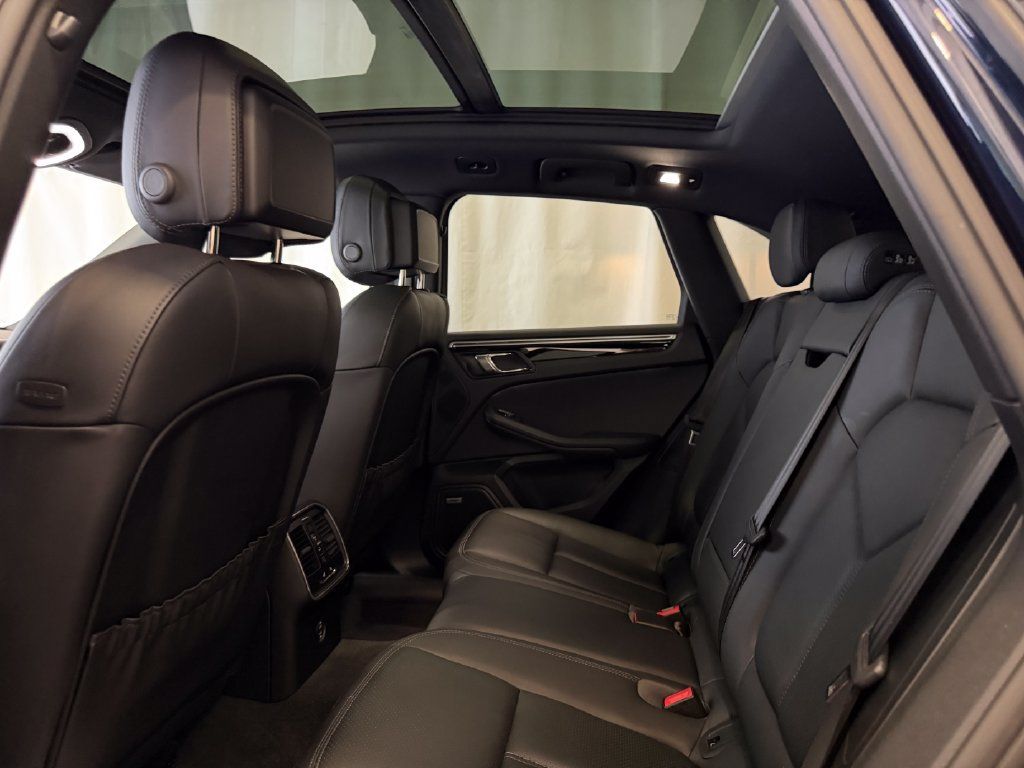 Certified 2020 Porsche Macan AWD/4WD image 23