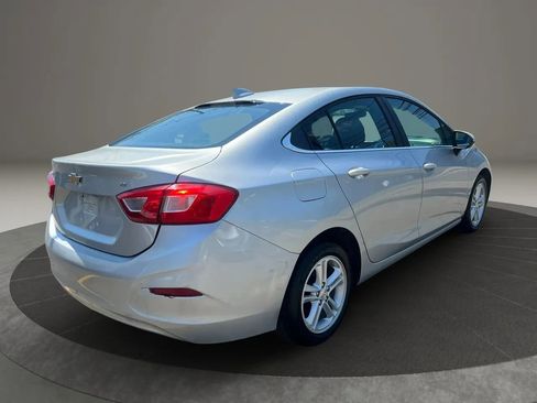 Used 2018 Chevrolet Cruze LT FWD image 5