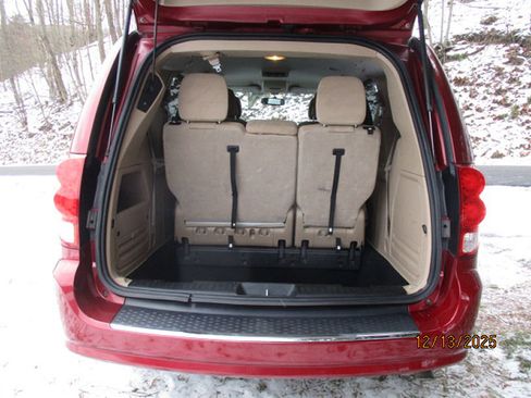 Used 2016 Dodge Grand Caravan SXT w/ UConnect Hands-Free Group image 10