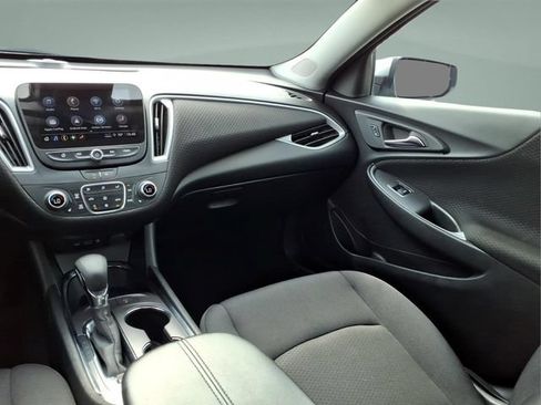 Used 2025 Chevrolet Malibu LT FWD image 17