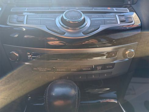 Used 2019 INFINITI Q70 Luxe w/ Sport Package image 31