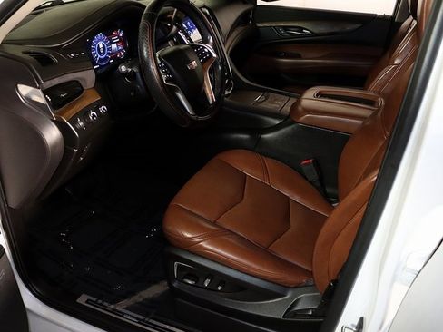 Used 2019 Cadillac Escalade Premium Luxury image 4
