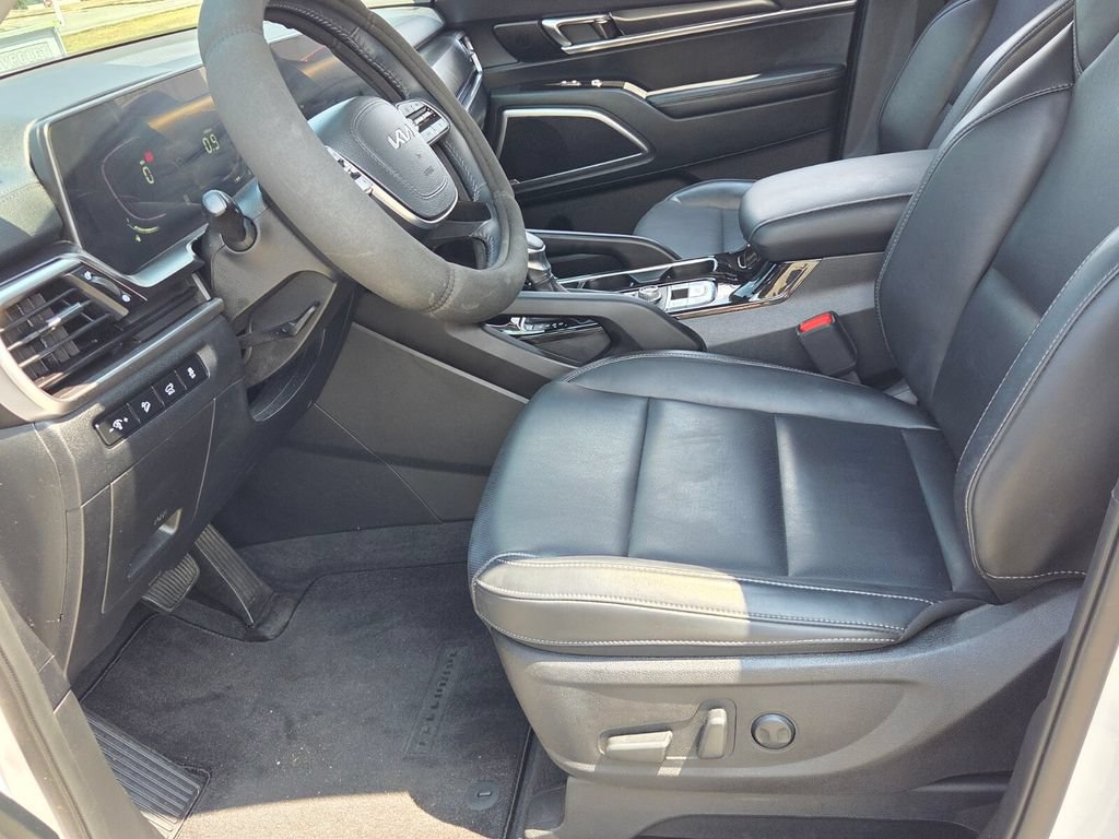 Used 2025 Kia Telluride S FWD image 3