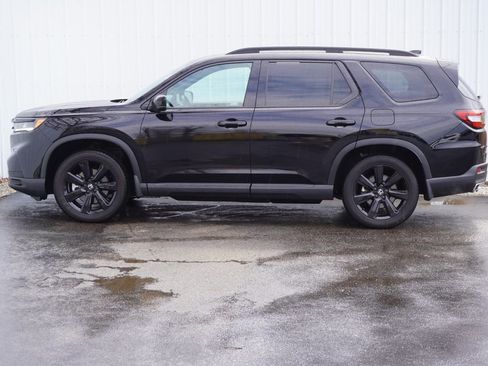 Used 2025 Honda Pilot Black Edition image 3
