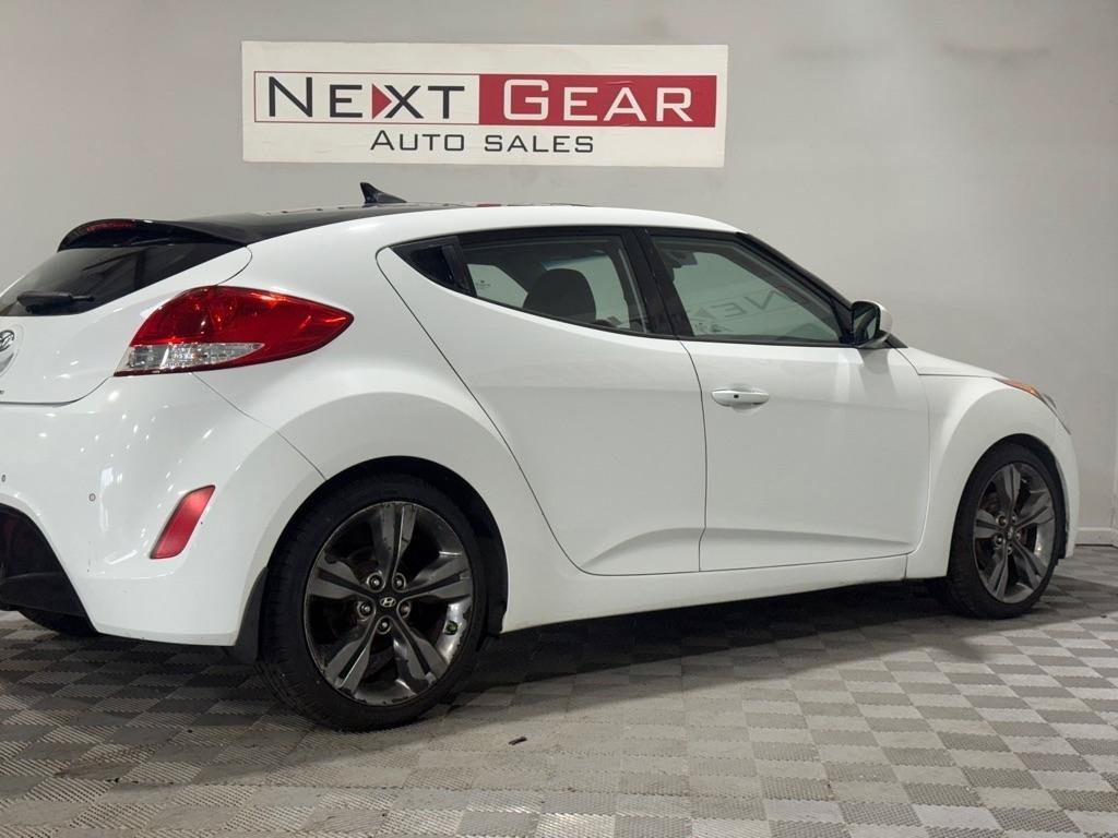 Used 2015 Hyundai Veloster w/ Option Group 03 FWD image 10