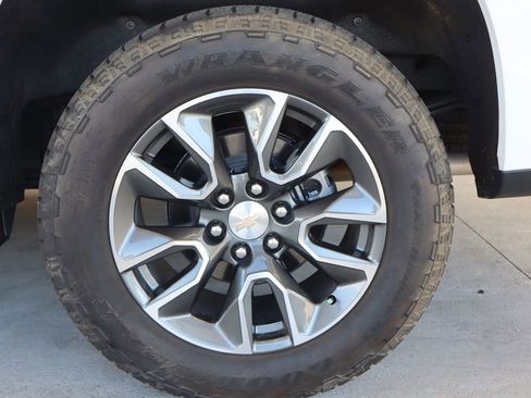 Used 2024 Chevrolet Silverado 1500 LT w/ Z71 Off-Road Package image 31