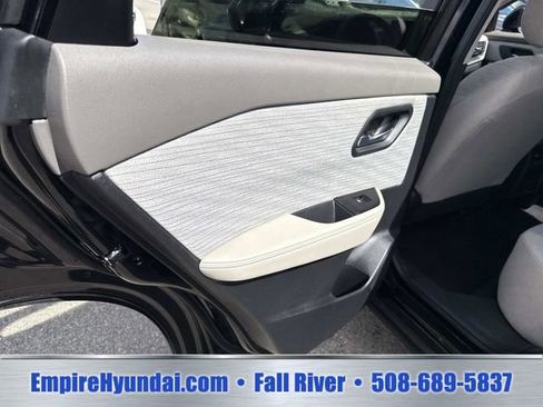 Used 2023 Nissan Rogue SV AWD/4WD image 15