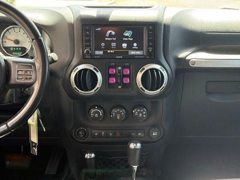Used 2016 Jeep Wrangler Unlimited Rubicon w/ Max Tow Package AWD/4WD image 12